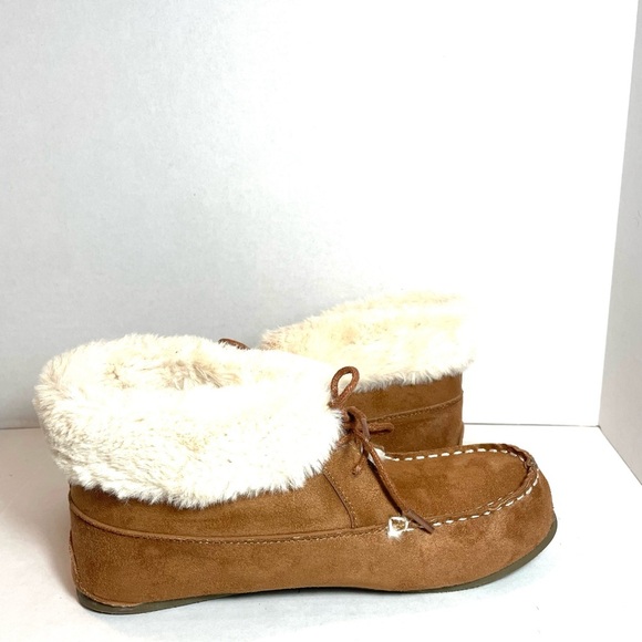 TrueCraft Ultra Plush Faux Fur Moccasin Slippers Cozy Brown Sz 10M. - Picture 9 of 10